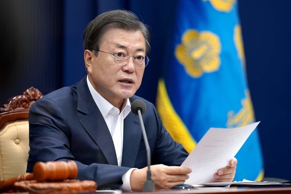 문재인 대통령이 17일 오전 청와대에서 열린 국무회의에 참석해 발언하고 있다. [사진=청와대]