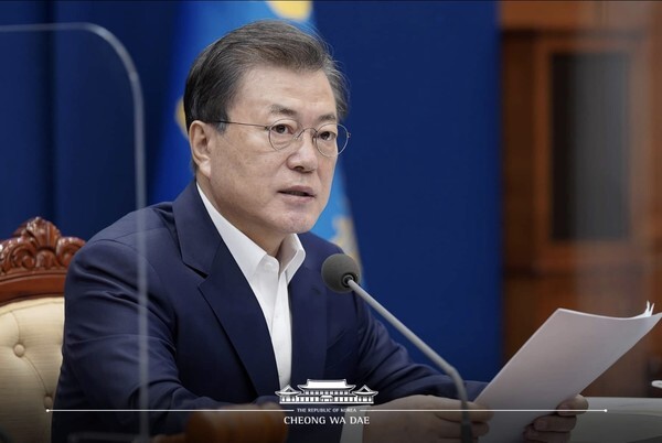 문재인 대통령이 16일 오전 청와대 여민1관 3층 영상회의실에서 열린 국무회의에서 발언하고 있다. [사진=청와대]
