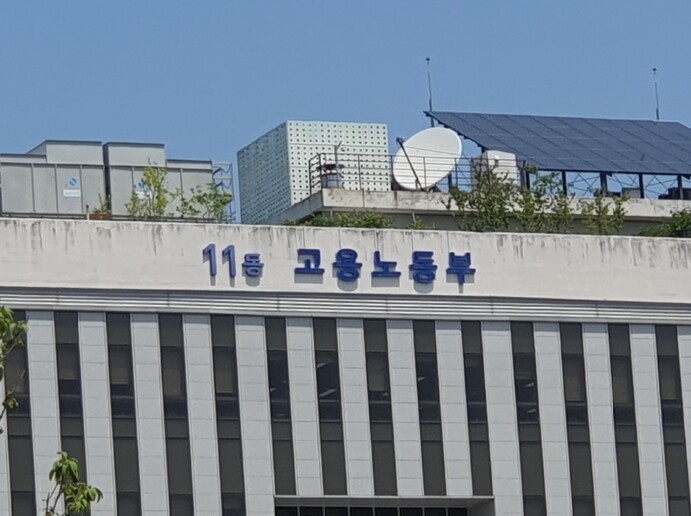 고용노동부, 인적자원개발 우수기업 1...