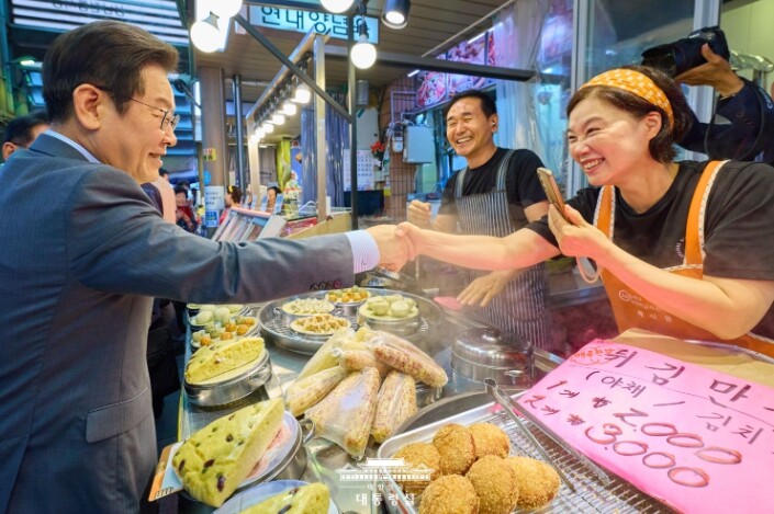 이재명 대통령, 성남 현대시장 방문