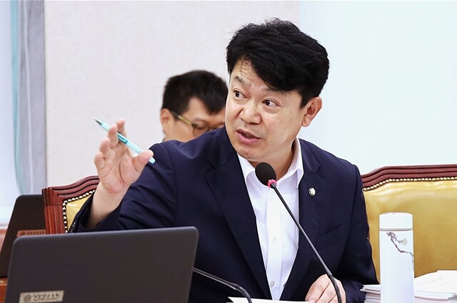 복기왕, 반지하 이주, 2년간 2.3...