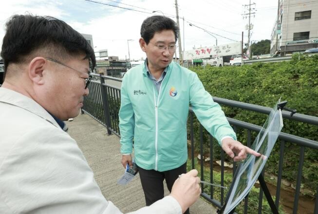 이상일 용인특례시장, 모산소하천 산책...