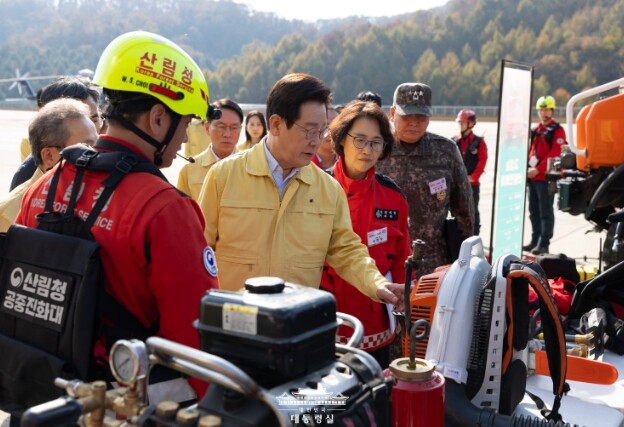 이재명 대통령, 산불진화 관·군 합동...