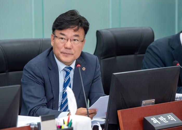 경기도의회 최만식 의원 “홀로 근무,...