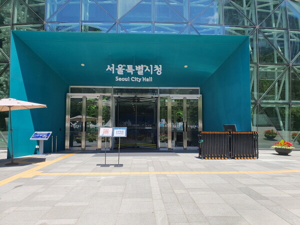 서울시, 광화문광장 감사의 공간, 권...