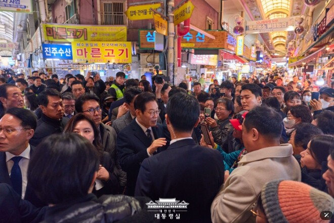 이재명 대통령, 부산 부전시장 방문