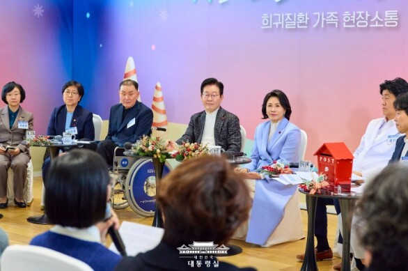 이재명  대통령, 희귀칠환 환우 및 ...