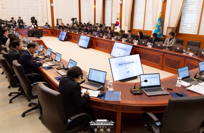 이재명 대통령, 제19차 수석보좌관 ...