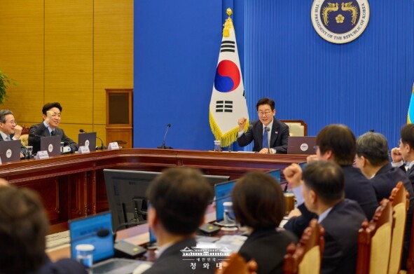 이재명 대통령, 수석·보좌관 회의 주...